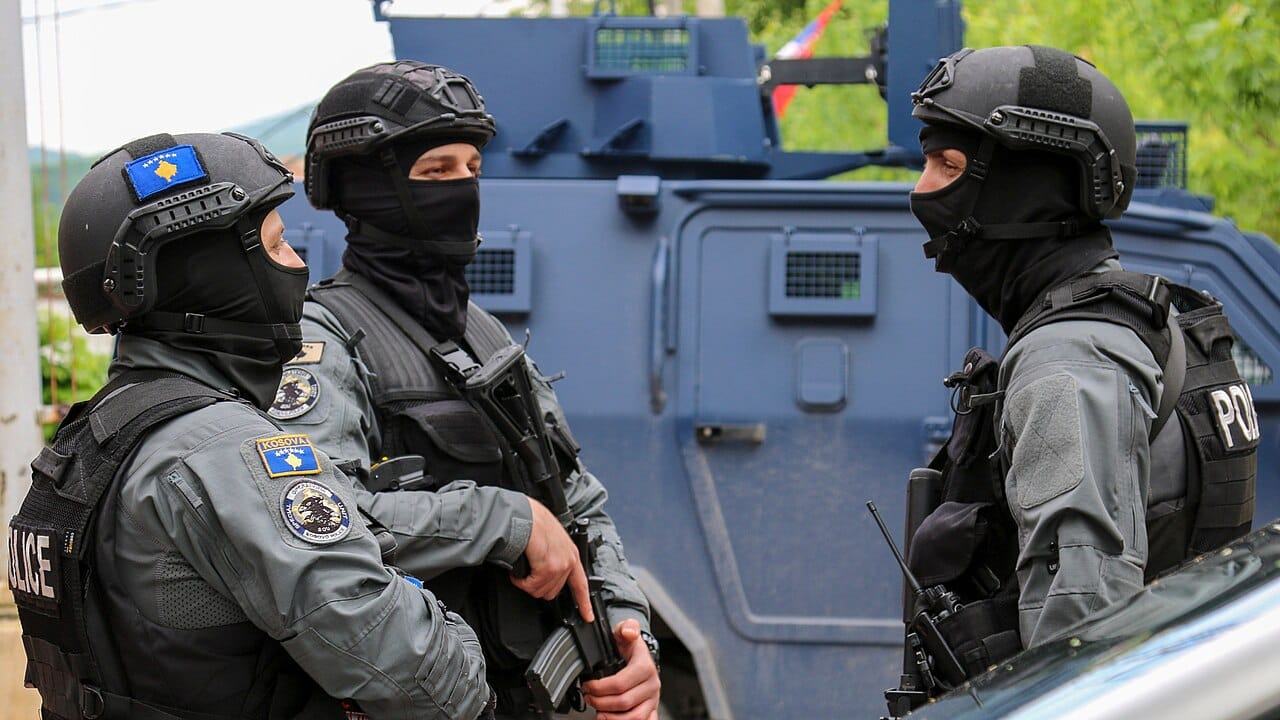 Si trajnohen 65 policë të NJRSH për menaxhimin e turmave në Vrellë?