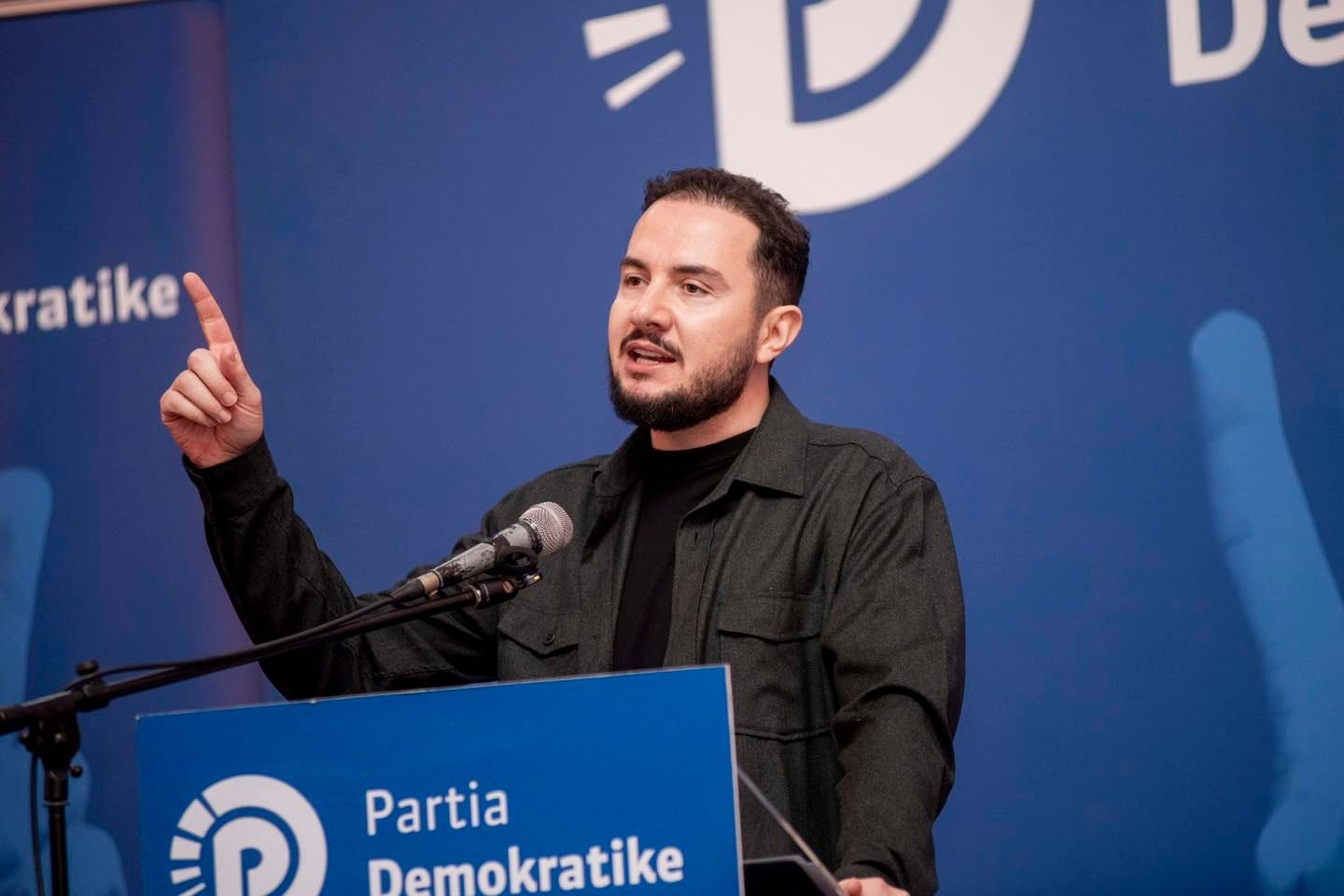 Pse vazhdon Salianji turin e takimeve me demokratët në Tiranë?