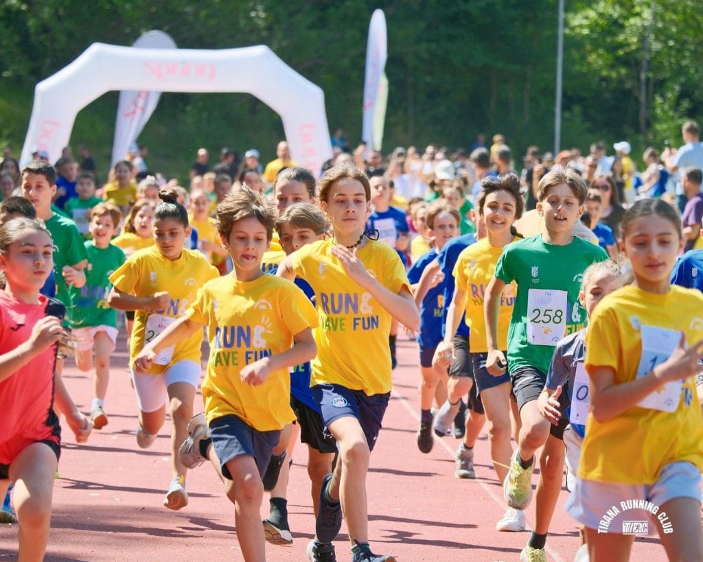 Si u organizua aktiviteti "Run & Have Fun" me mbi 400 fëmijë në Tiranë?