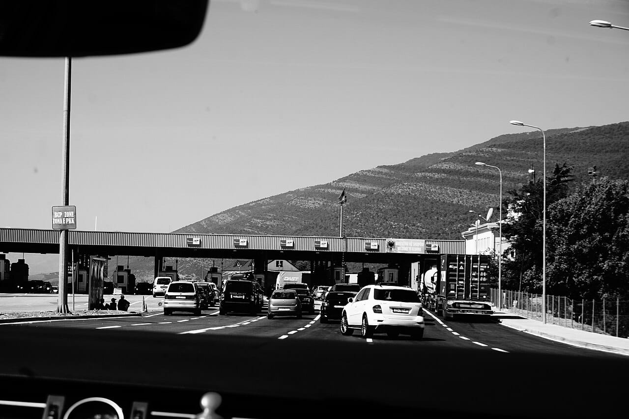 Pse u rrit fluksi i hyrjeve nga Kosova në Shqipëri për Bajram?