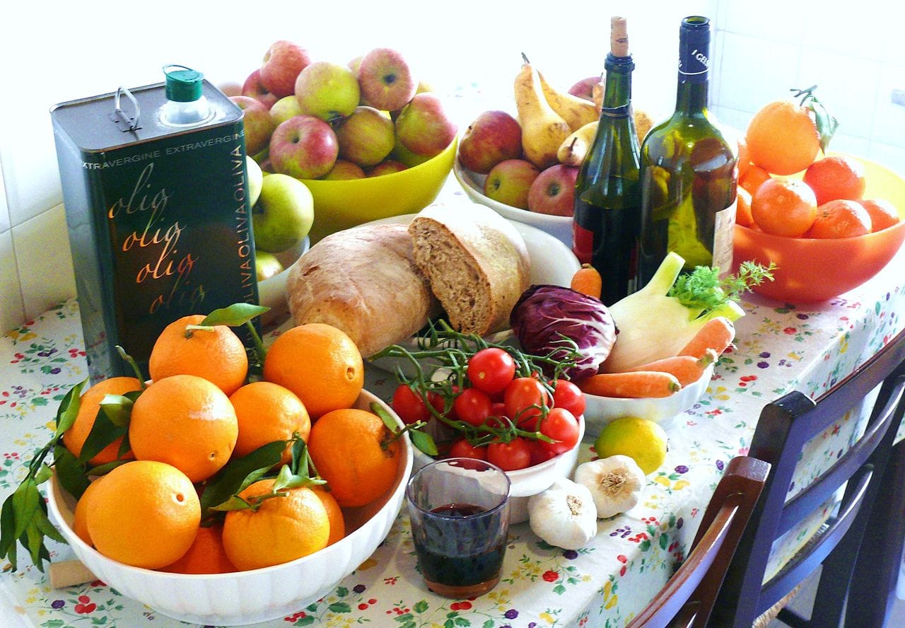 Dieta mesdhetare: çfarë funksionon, çfarë është mit dhe çfarë kushton