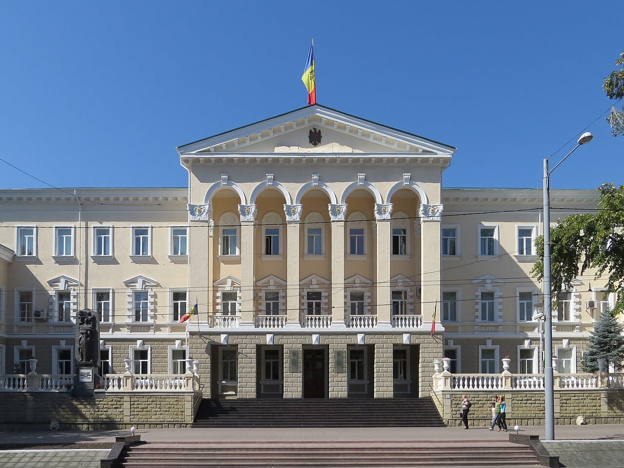 Shqipëria e shpall 'non grata' Ikballe Hudutin për 15 vjet