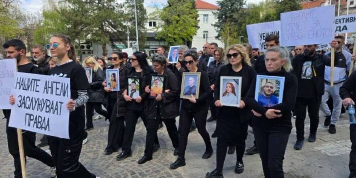 Çfarë kërkojnë familjet e 45-të marshimit në Koçan për 63 viktimat?