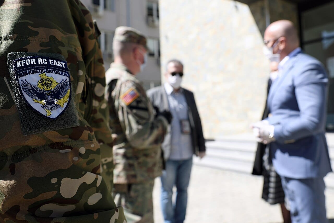 Mitrovica Jugut zbaton kodin e veshjes në ndërtesën komunale