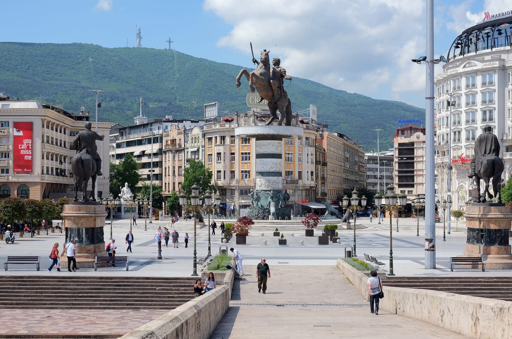 Pse akuzohet për krim ndërkombëtar zjarrvënësi në Shkup?