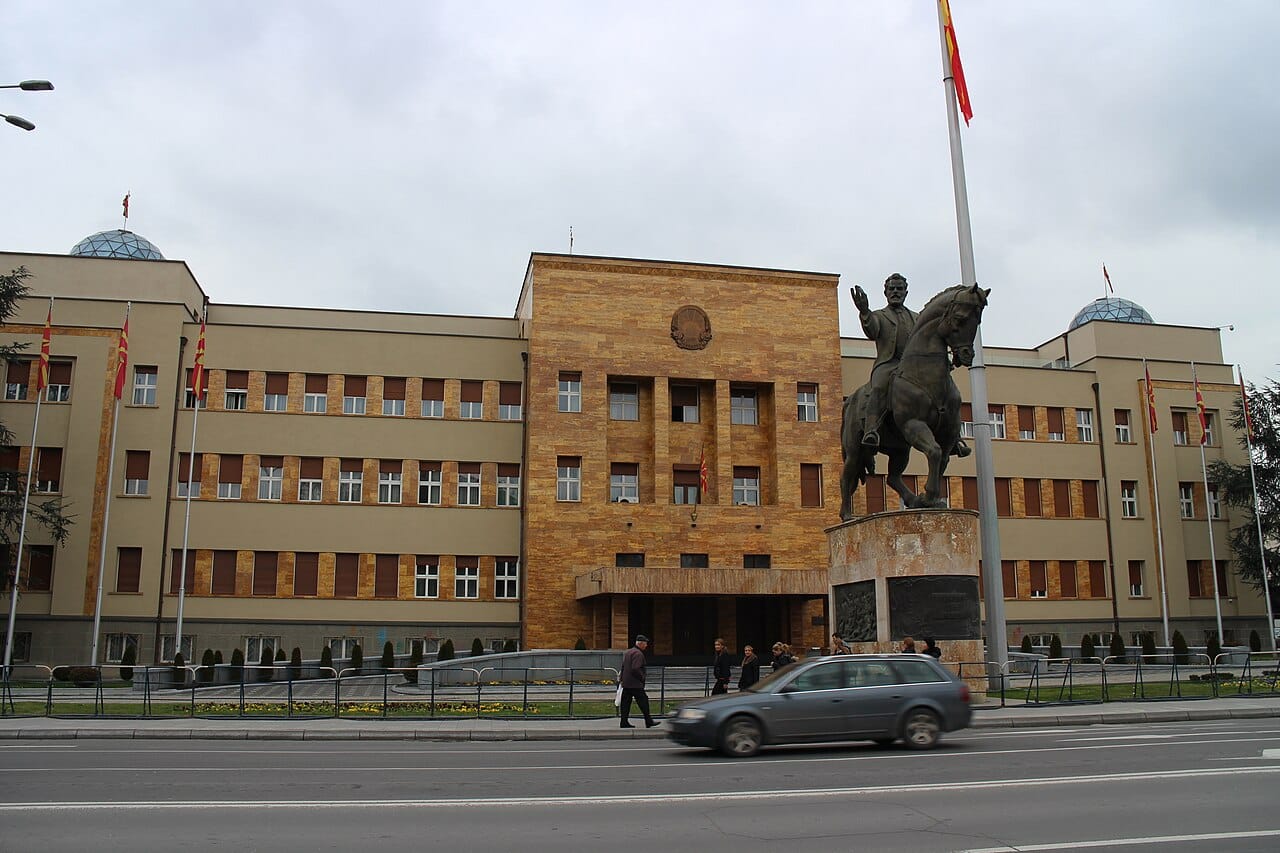 Çfarë ndan koalicionin në ligjin për përfaqësim të drejtë?