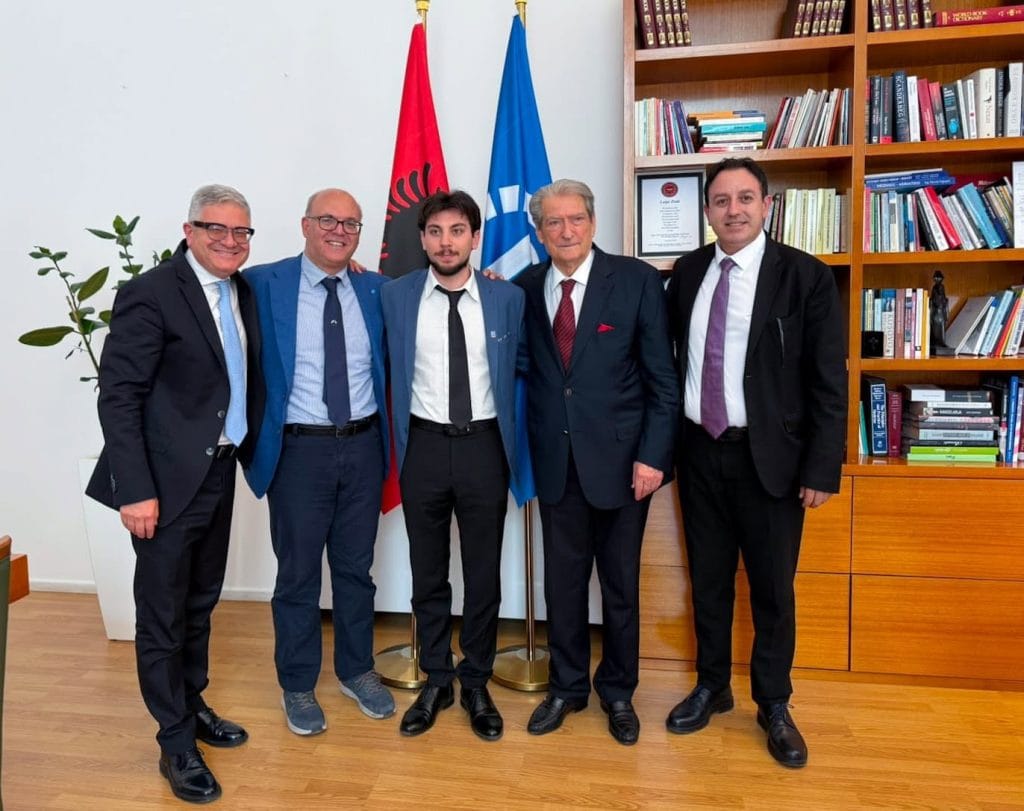 Çfarë vlerash ndan e djathta shqiptare me atë italiane sipas Berishës?