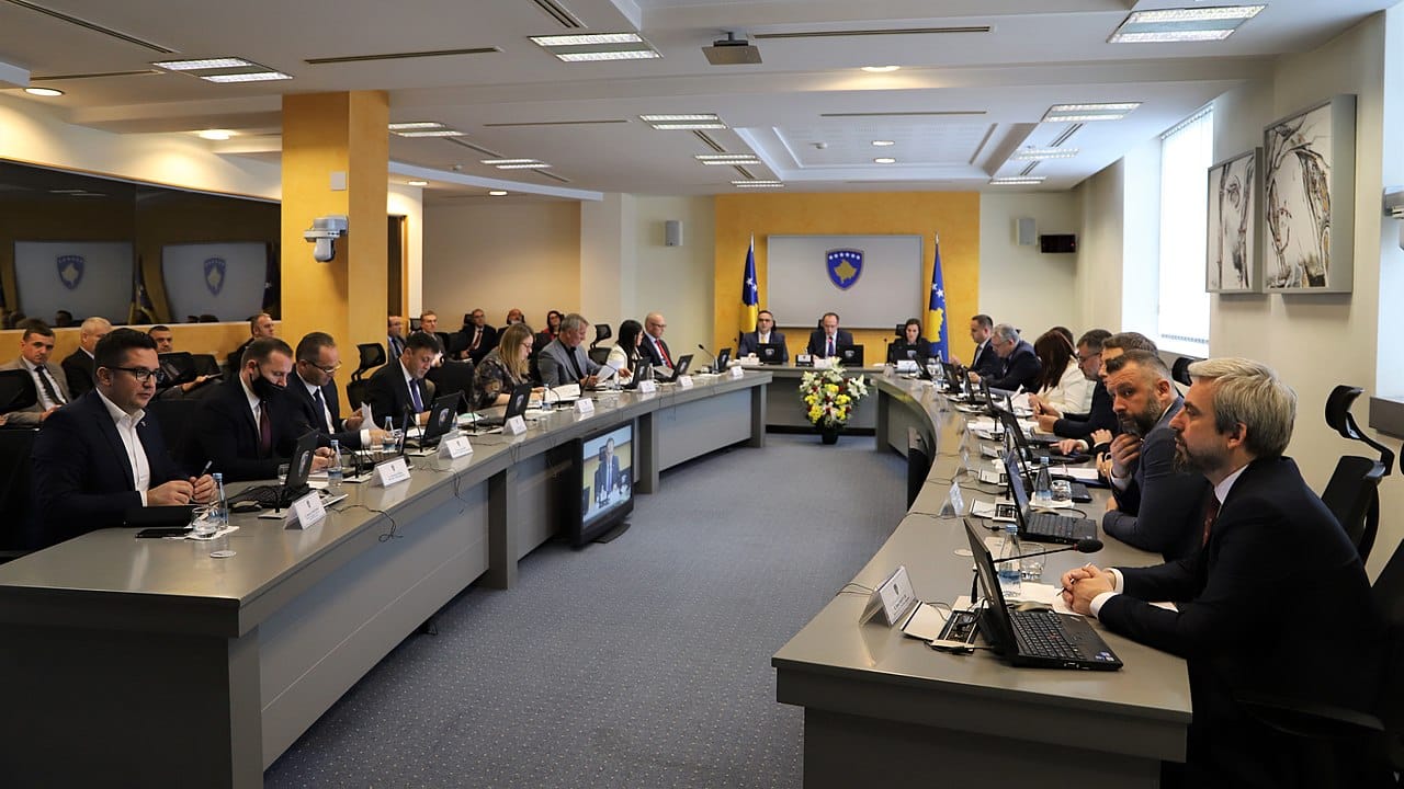 Pse Kosova refuzon gazin amerikan dhe kthehet te thëngjilli?