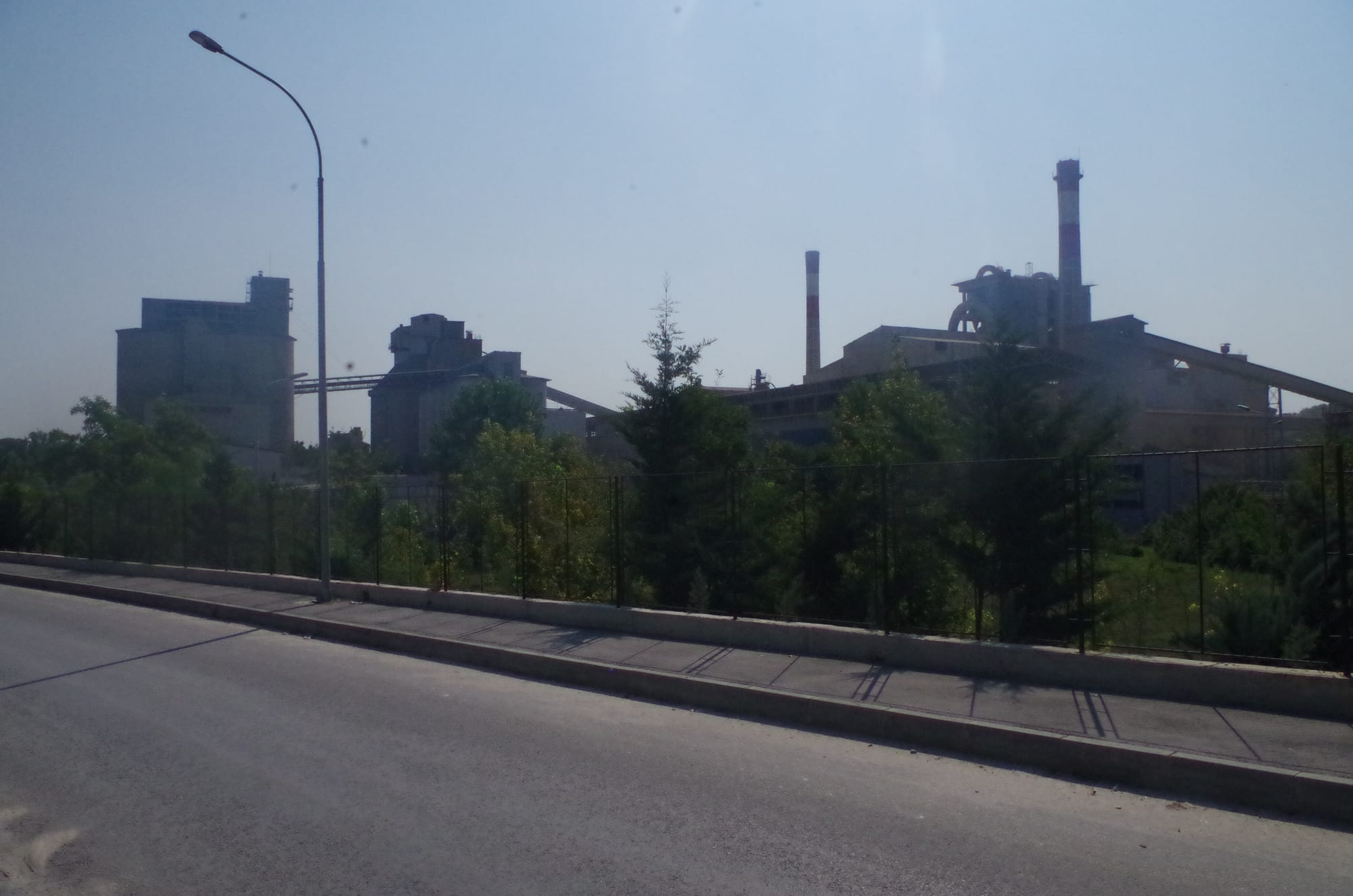 Pse 'Stop Usjes' proteston sot kundër lejes së çimentores?