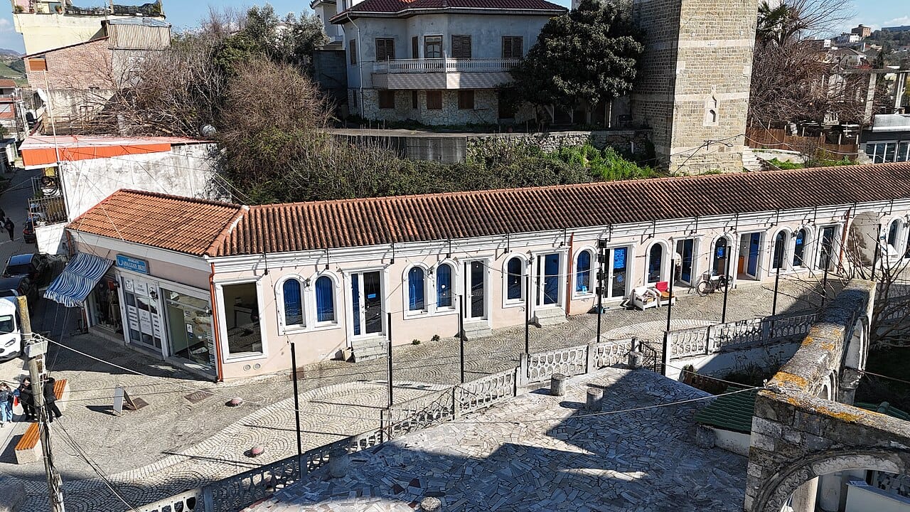 74-vjeçar vritet me thikë në Kavajë