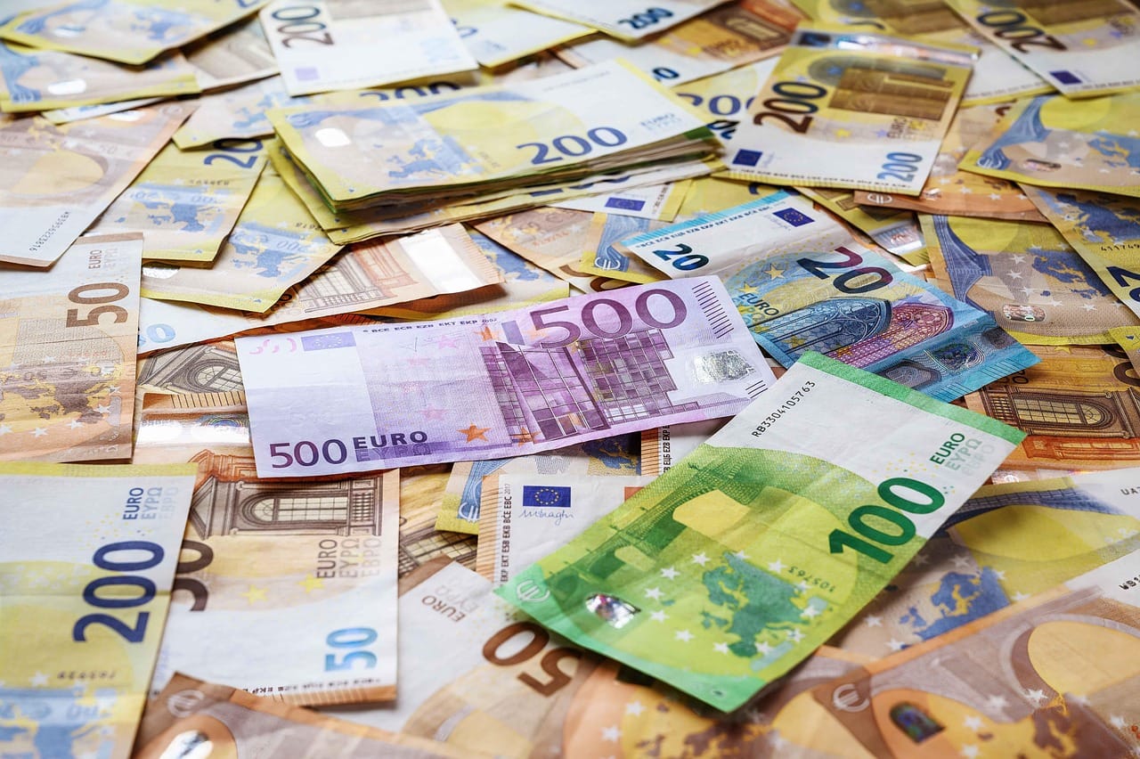 Sekuestrohen 19 mijë euro të padeklaruara në Portin e Durrësit