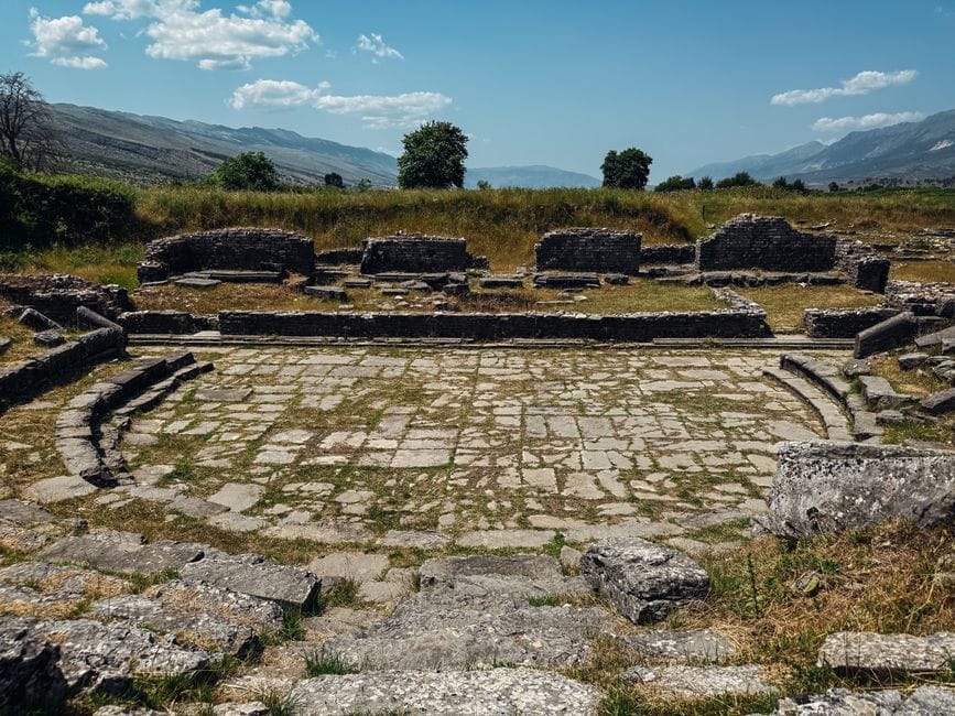 Çfarë sjell fundjava nëpër qytetet shqiptare, nga Fieri te Tirana?