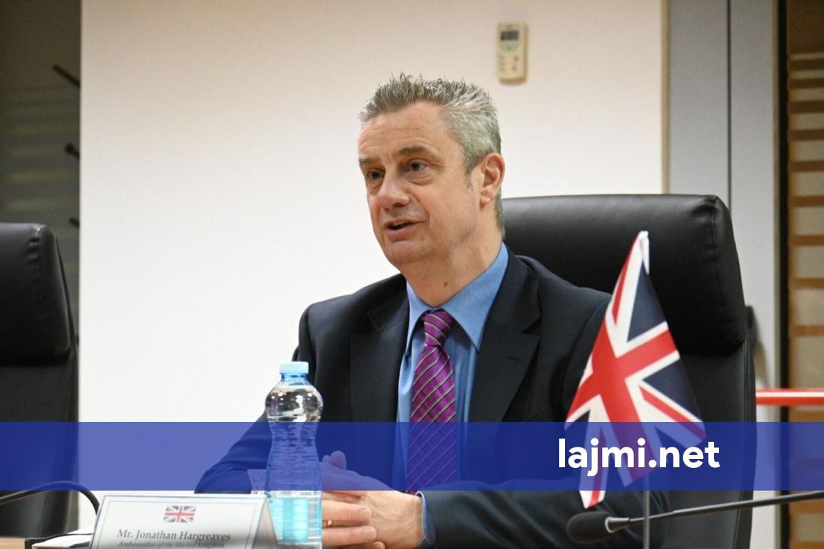 Si e komenton ambasadori britanik deklaratën e Kurtit për Kosovën?