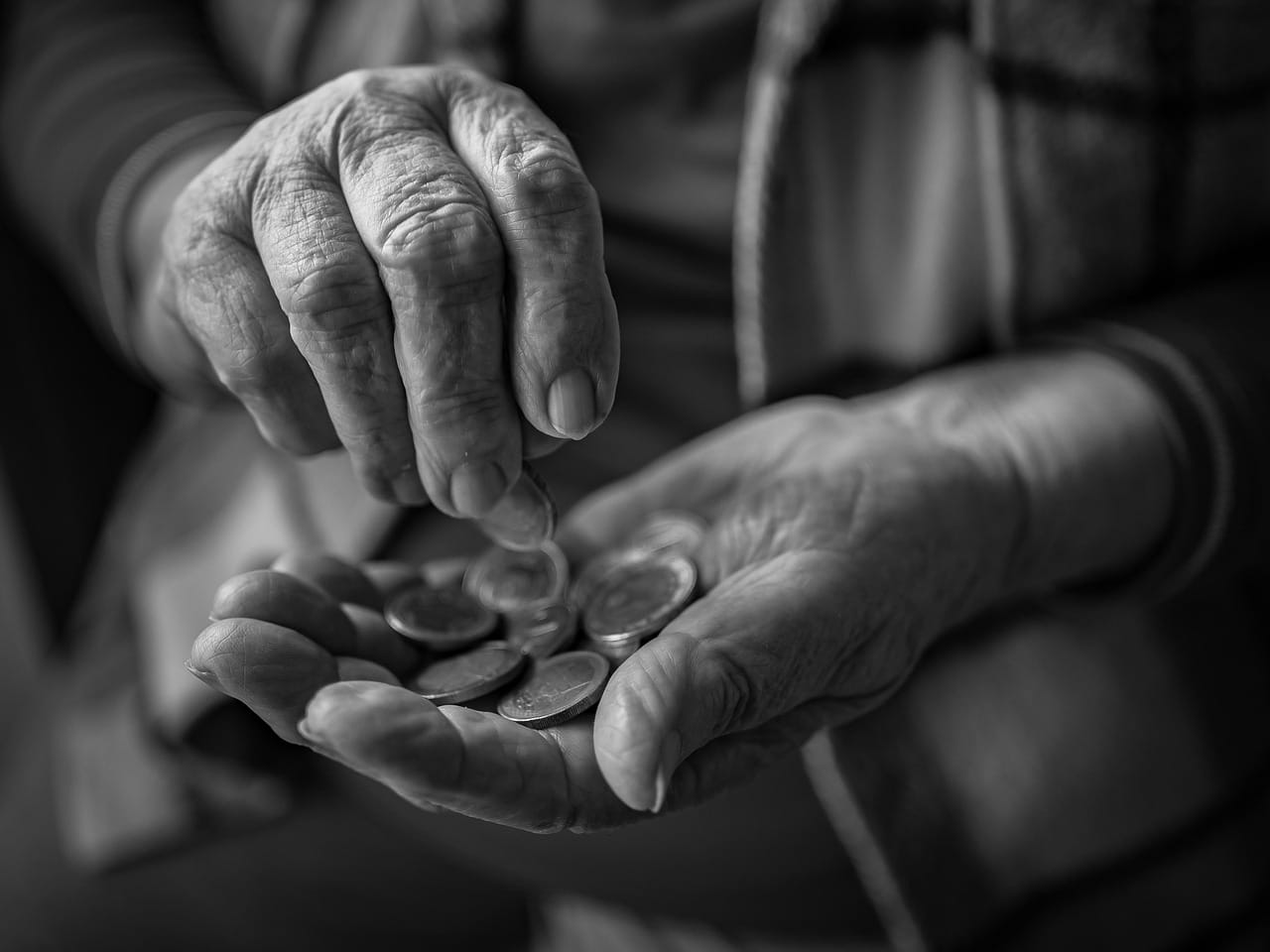 Pse duhet t'u lejohet pensionistëve të punojnë pa humbur pensionin?