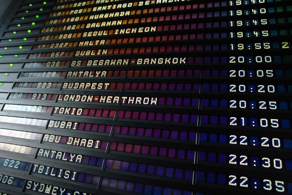 ASK: Bie numri i fluturimeve në Kosovë, shtohen përdoruesit e telefonave
