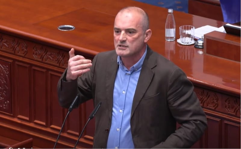 Pllaka me 'terroristë shqiptarë' — Snopçe: 'Kjo duhet me ndryshue'